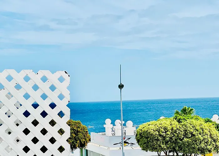 Canaryislandshost L Mar